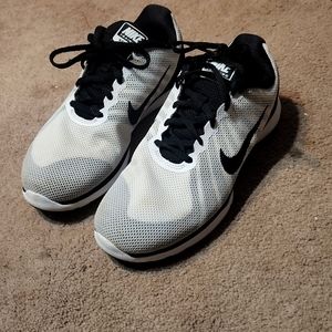 Nike in season trainers 6